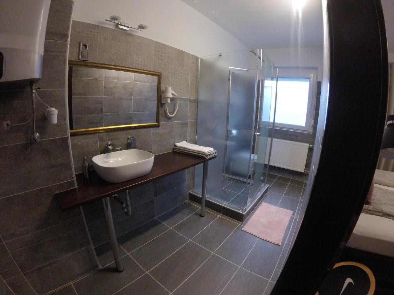 Dozsahaz Hotel Залегершег Екстериор снимка